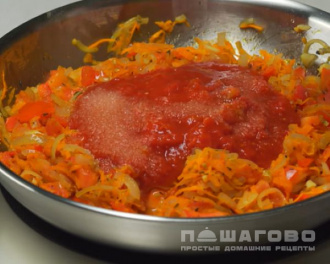 Фото приготовления рецепта: Голубцы с мясом и рисом в духовке с овощным соусом - шаг 4
