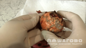 Фото приготовления рецепта: Мраморные яйца на Пасху - шаг 3