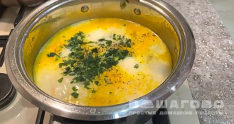 Фото приготовления рецепта: Суп из индейки с плавленым сыром - шаг 9