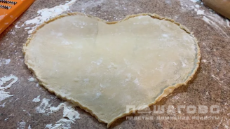 Фото приготовления рецепта: Пицца "Сердце" - шаг 2
