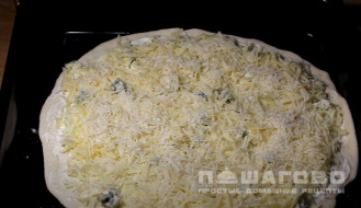 Фото приготовления рецепта: Пицца «Четыре сыра» на оливковом масле - шаг 6