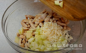 Фото приготовления рецепта: Диетическая кабачковая запеканка запеченная в духовке со сметаной - шаг 6