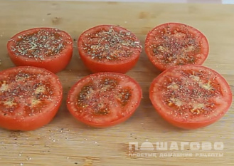 Фото приготовления рецепта: Запеченные помидоры - шаг 2