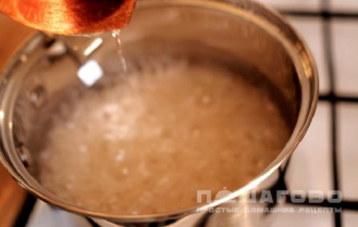 Фото приготовления рецепта: Клубничный зефир на агар-агаре - шаг 5