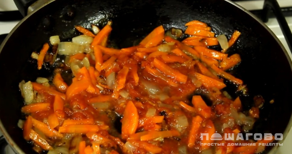 Фото приготовления рецепта: Фасолевый суп с курицей и картошкой - шаг 4