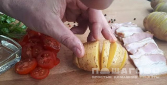 Фото приготовления рецепта: Печеная картошка-гармошка с беконом - шаг 1