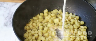 Фото приготовления рецепта: Яблочный чизкейк - шаг 3