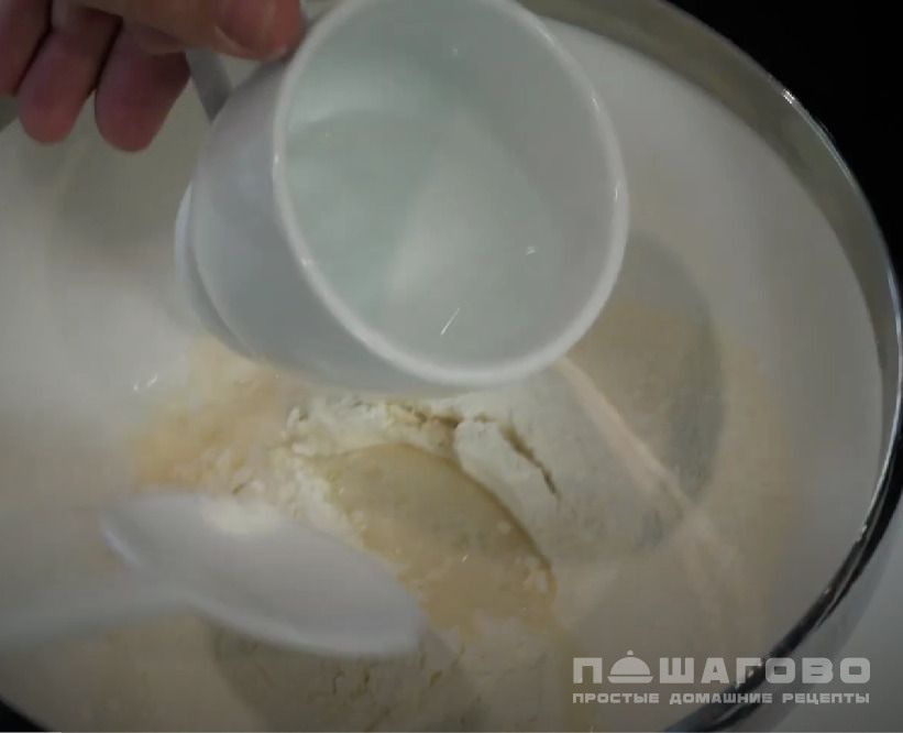 Фото приготовления рецепта: Японские пельмени гедза (Геза) с мясным фаршем - шаг 1