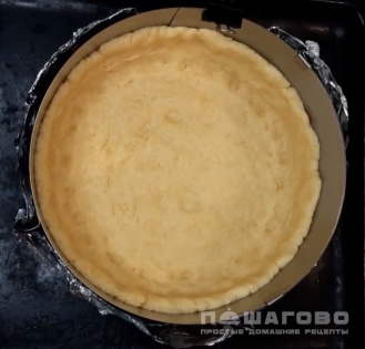 Фото приготовления рецепта: Открытый творожно-сметанный пирог - шаг 5