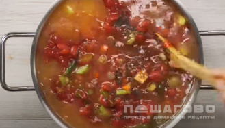 Фото приготовления рецепта: Томатный суп с говядиной - шаг 5
