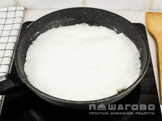 Фото приготовления рецепта: Белковый омлет с болгарским перцем - шаг 5