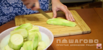 Фото приготовления рецепта: Запеканка из кабачков с фаршем и помидорами - шаг 8