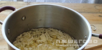 Фото приготовления рецепта: Борщ сибирский с фрикадельками - шаг 2