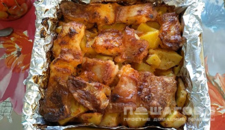 Фото приготовления рецепта: Минога с картошкой в духовке - шаг 6