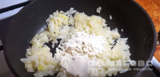 Фото приготовления рецепта: Луковые гренки с сыром - шаг 3