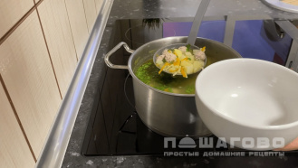 Фото приготовления рецепта: Суп с фрикадельками и вермишелью - шаг 4