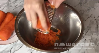 Фото приготовления рецепта: Морковные котлеты без яиц - шаг 1