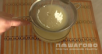 Фото приготовления рецепта: Медовая глазурь - шаг 6