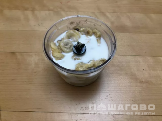 Фото приготовления рецепта: Банановое мороженое с орехами и медом - шаг 3