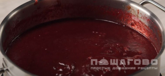 Фото приготовления рецепта: Соус из запеченных слив к мясу - шаг 2