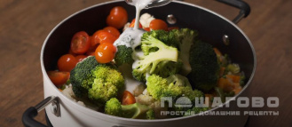 Фото приготовления рецепта: Овощное рагу с брокколи - шаг 5