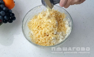 Фото приготовления рецепта: Сырники с сыром - шаг 2