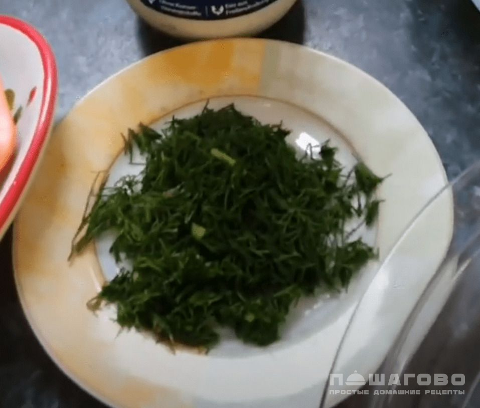 Фото приготовления рецепта: Салат из куриной печени с корейской морковью - шаг 3