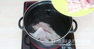 Фото приготовления рецепта: Суп с клецками на курином бульоне - шаг 1