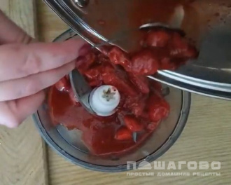Фото приготовления рецепта: Остро-пряный клубничный соус к мясу - шаг 3