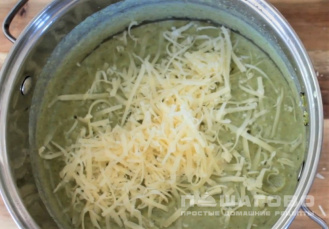 Фото приготовления рецепта: Суп-пюре из брокколи с сыром - шаг 5