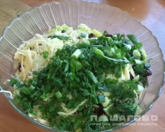 Фото приготовления рецепта: Салат с фасолью и пекинской капустой - шаг 4