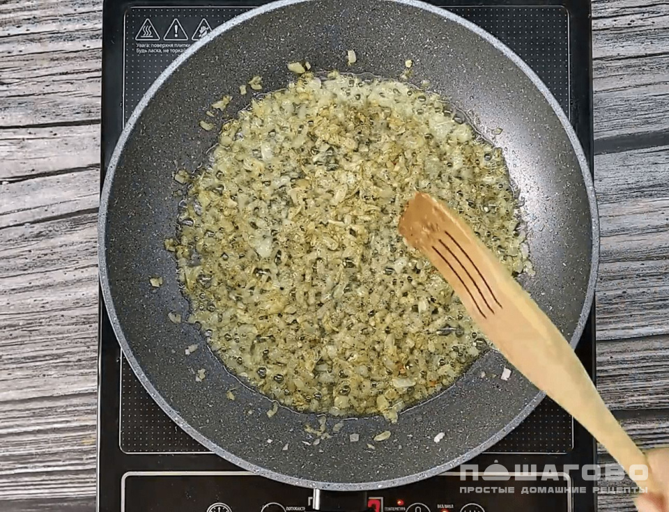 Фото приготовления рецепта: Осетинский пирог с картошкой и сыром (Картофджин) - шаг 2