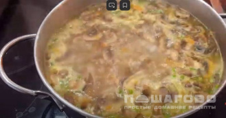 Фото приготовления рецепта: Постный суп с шампиньонами и рисом - шаг 2