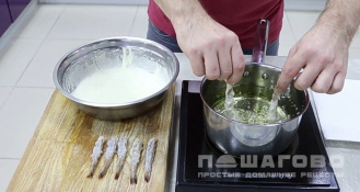 Фото приготовления рецепта: Жареные тигровые креветки в панировке с соусом - шаг 6