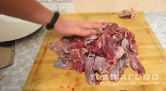 Фото приготовления рецепта: Тушеный заяц с овощами - шаг 1