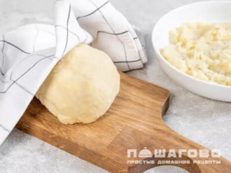 Фото приготовления рецепта: Кыстыбый с картошкой и молоком - шаг 3