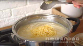 Фото приготовления рецепта: Суп-пюре из цветной капусты и картофеля - шаг 10