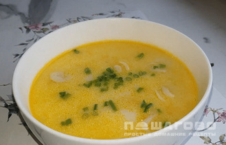 Фото приготовления рецепта: Сырный суп с пельменями - шаг 4