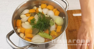 Фото приготовления рецепта: Овощной бульон для супа без мяса - шаг 7