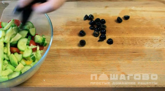 Фото приготовления рецепта: Настоящий греческий салат - шаг 4
