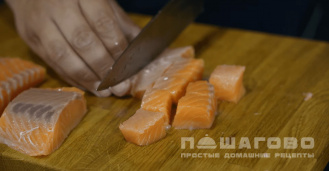 Фото приготовления рецепта: Сливочный финский суп с лососем Лохикейтто - шаг 2