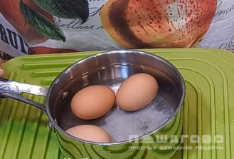 Фото приготовления рецепта: Яйца вкрутую - шаг 2