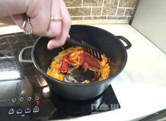 Фото приготовления рецепта: Домашняя солянка с мясным ассорти русская - шаг 2