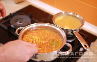 Фото приготовления рецепта: Густой голландский гороховый суп - шаг 4