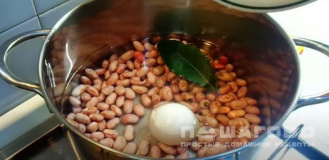 Фото приготовления рецепта: Макароны с консервированной фасолью - шаг 3