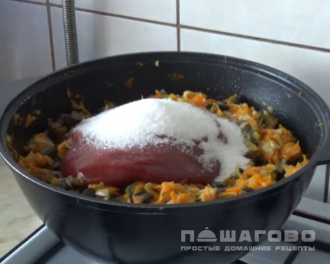 Фото приготовления рецепта: Солянка с грибами на зиму с капустой - шаг 3