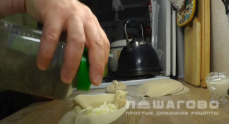 Фото приготовления рецепта: Хинкали с сыром - шаг 9