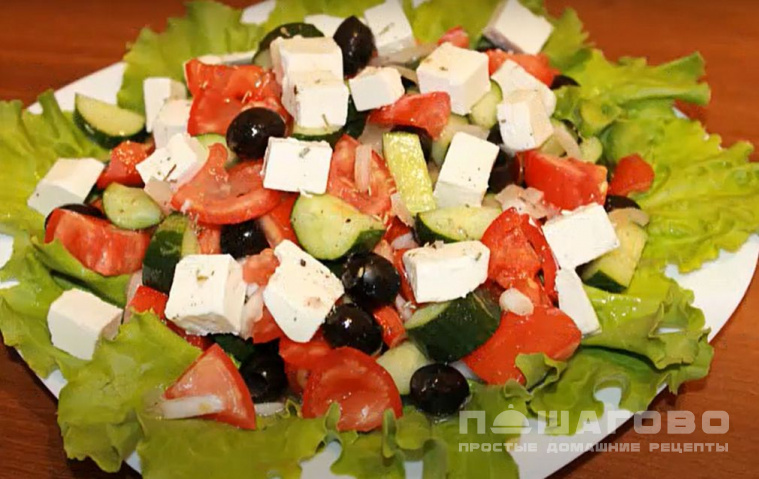 Греческий салат с плавленым сыром