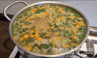 Фото приготовления рецепта: Рыбный суп из консервов горбуши с картошкой - шаг 4
