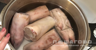 Фото приготовления рецепта: Холодец из свиных ножек - шаг 1